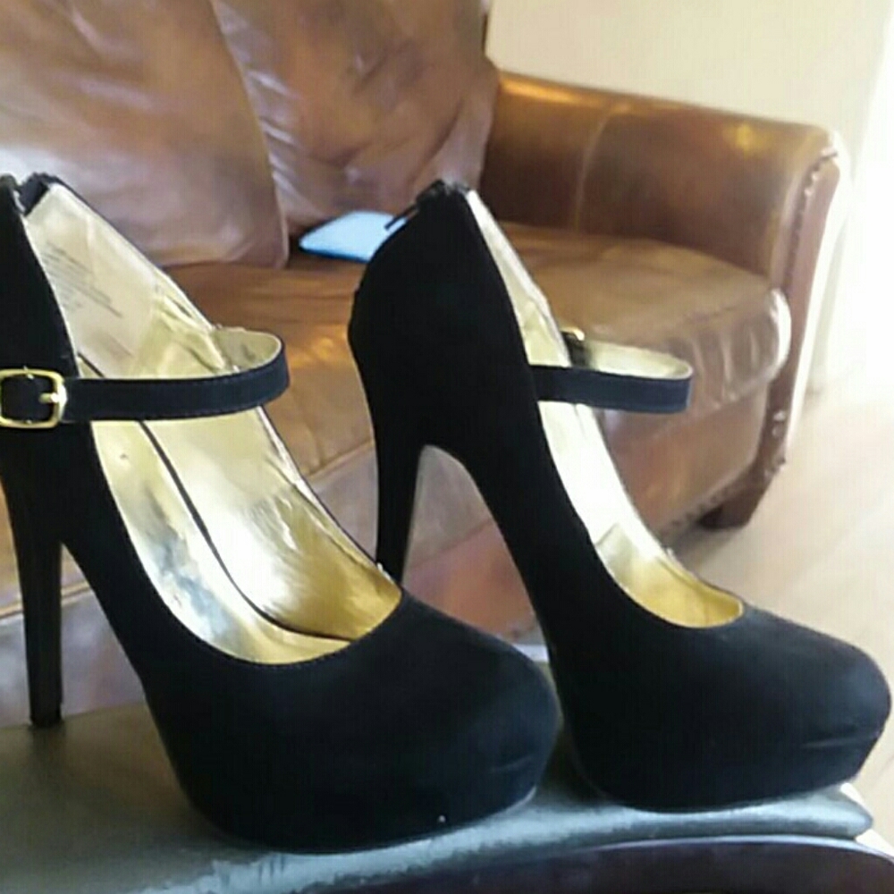 Black Material Girl platform heel